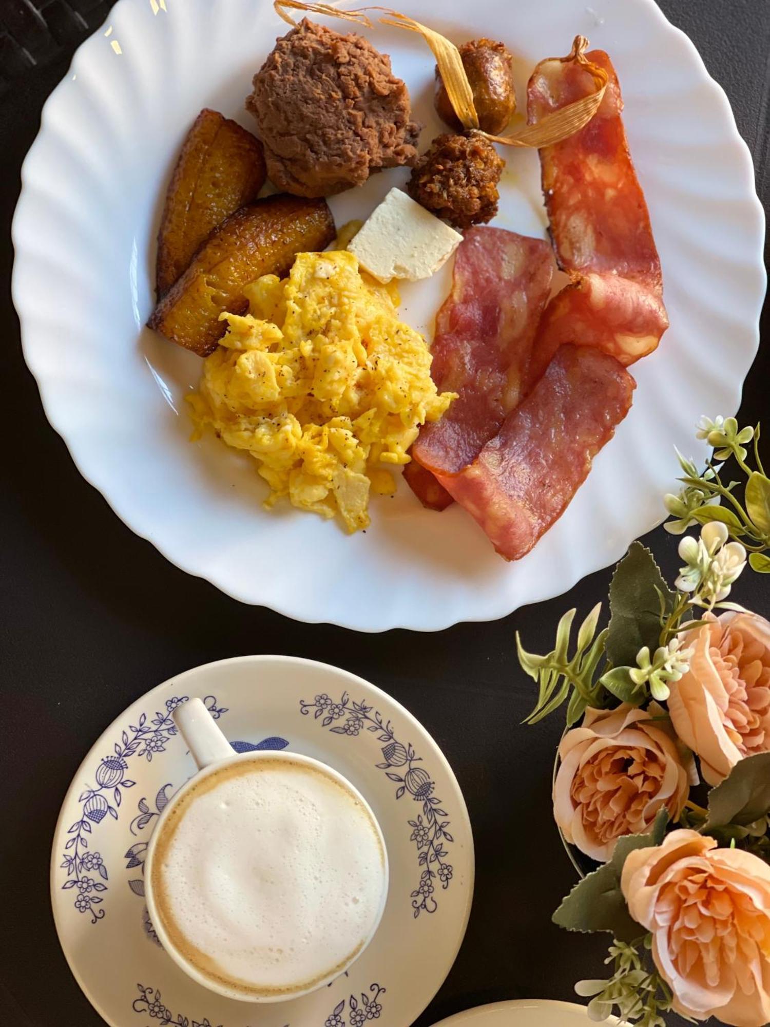 Hotel Y Cafe Ixmati Suchitoto 外观 照片