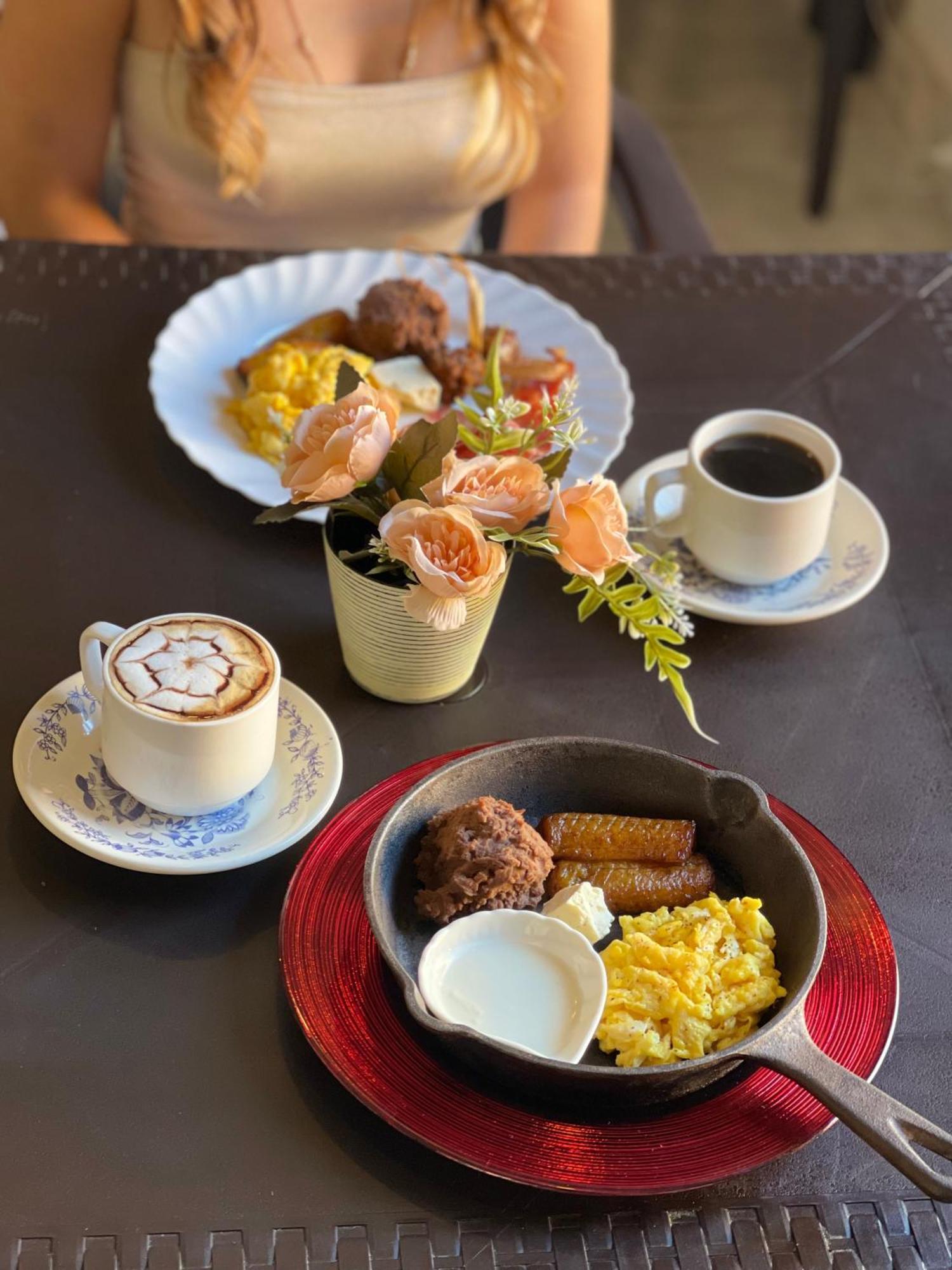 Hotel Y Cafe Ixmati Suchitoto 外观 照片
